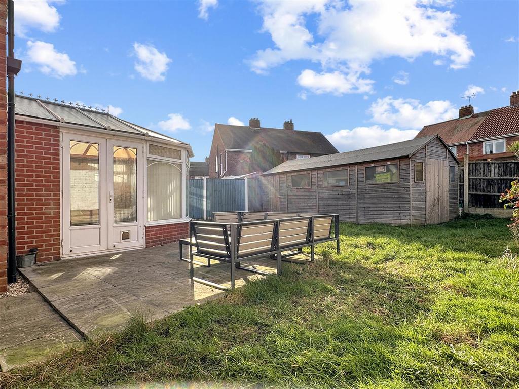 Large Rear Garden 939