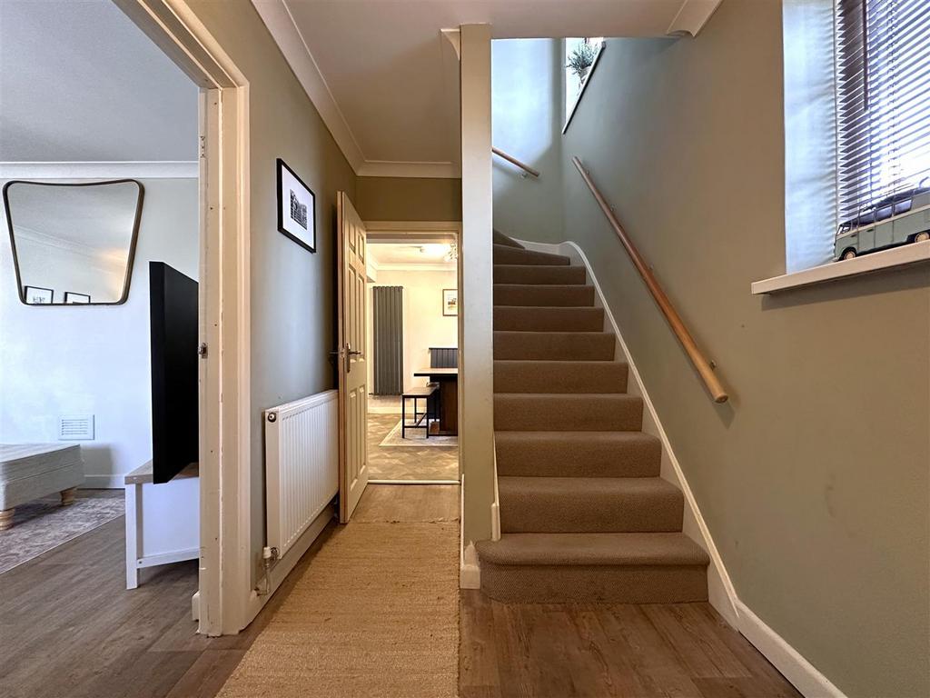 Inviting Entrance Hall 868