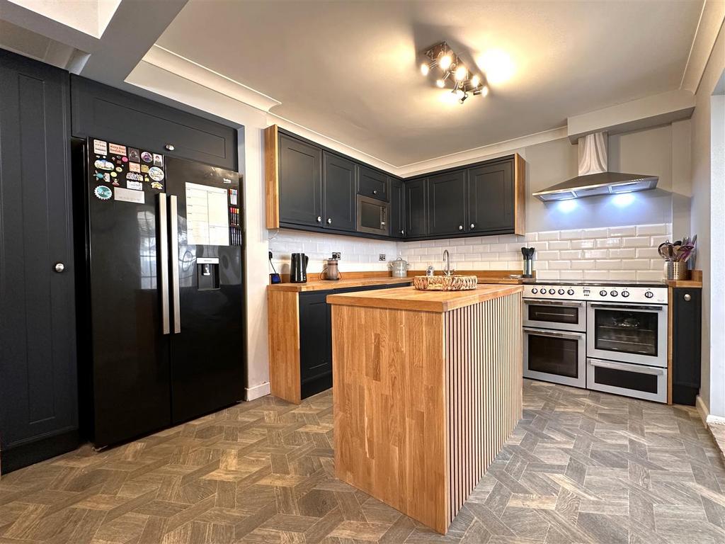 Modern Kitchen 882