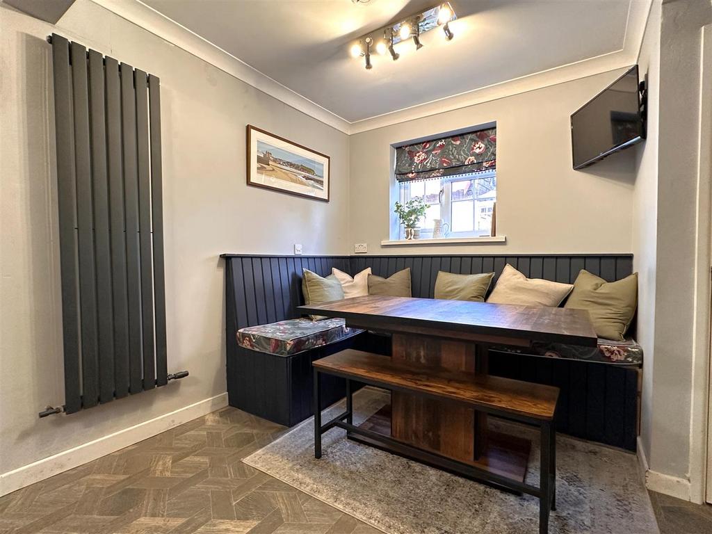 Dining Area 890