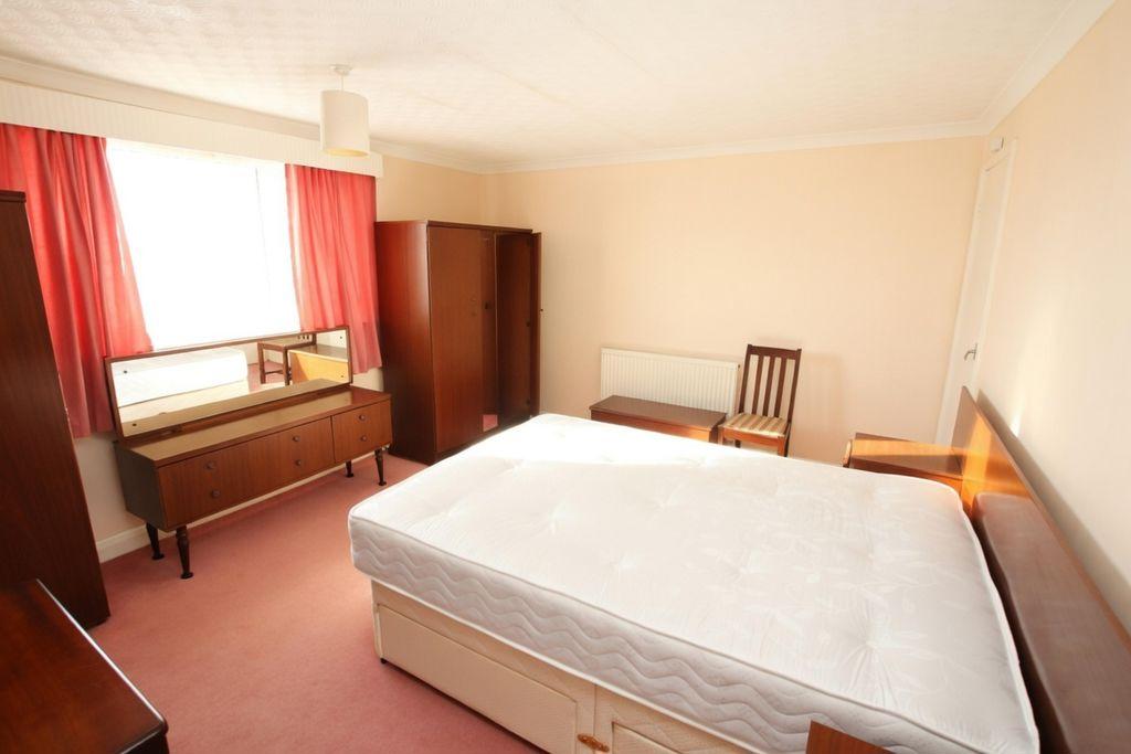 Bed 2 photo 1