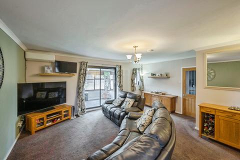 2 bedroom detached bungalow for sale, Cromwell Court, Doncaster, DN6
