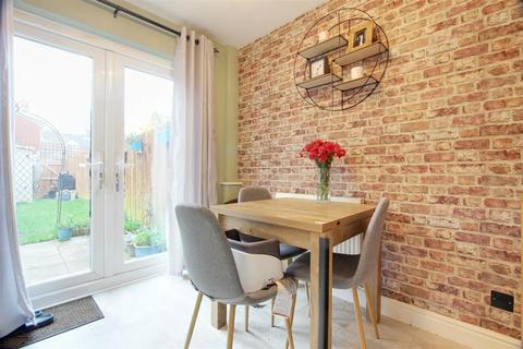 2 bedroom house for sale, Chapel Meadow, Tring