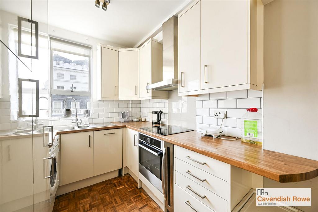Kitchen Pic 2 (Heron Court).jpg