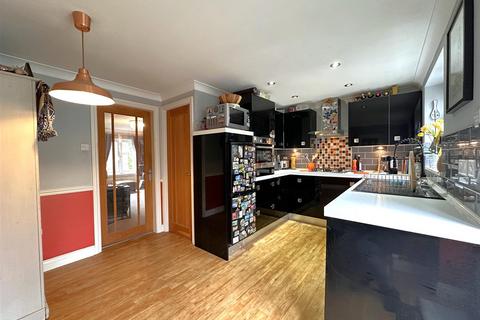 3 bedroom detached house for sale, Cannon Close, Coddington, Newark