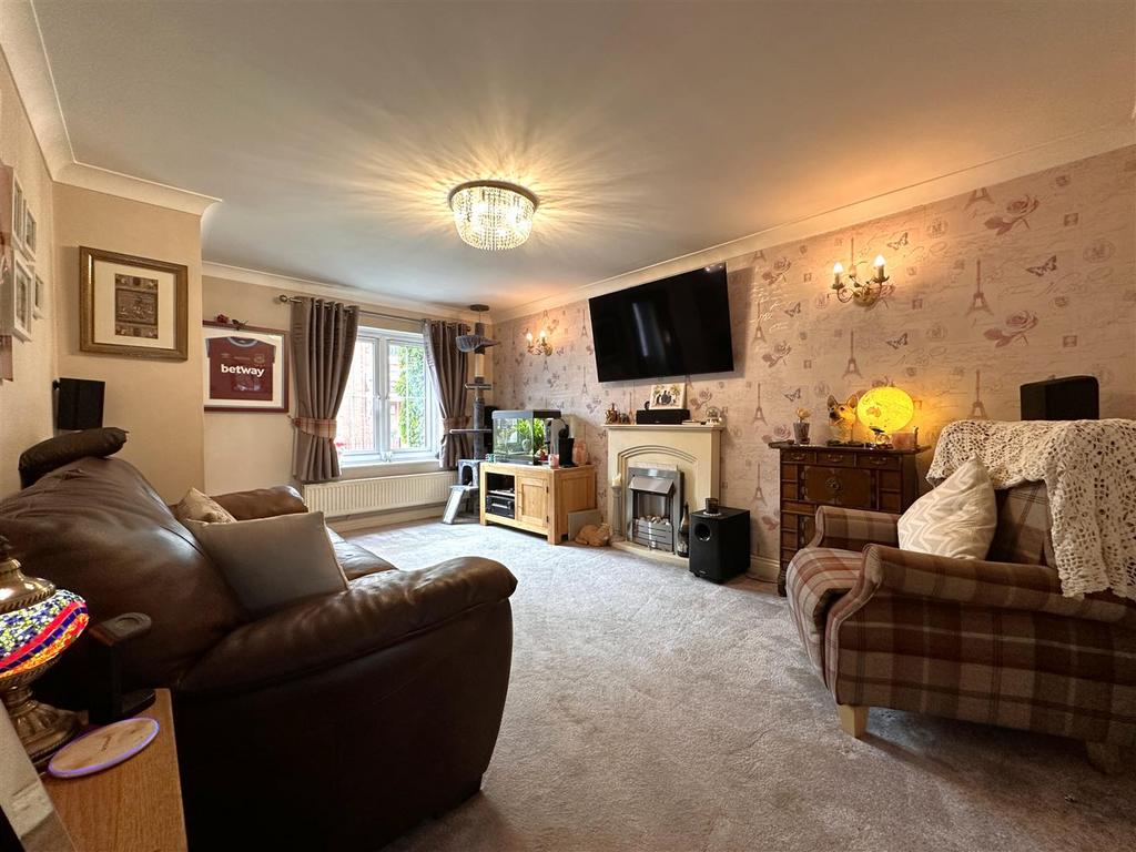Generous Lounge 906