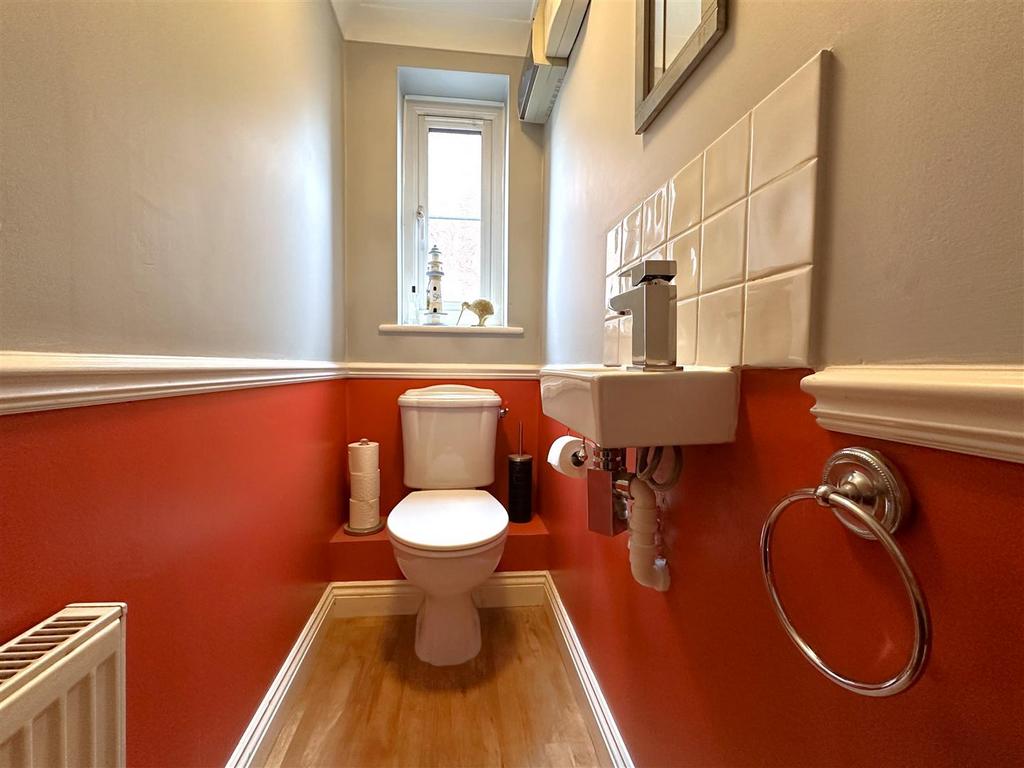 Ground Floor W.C 914