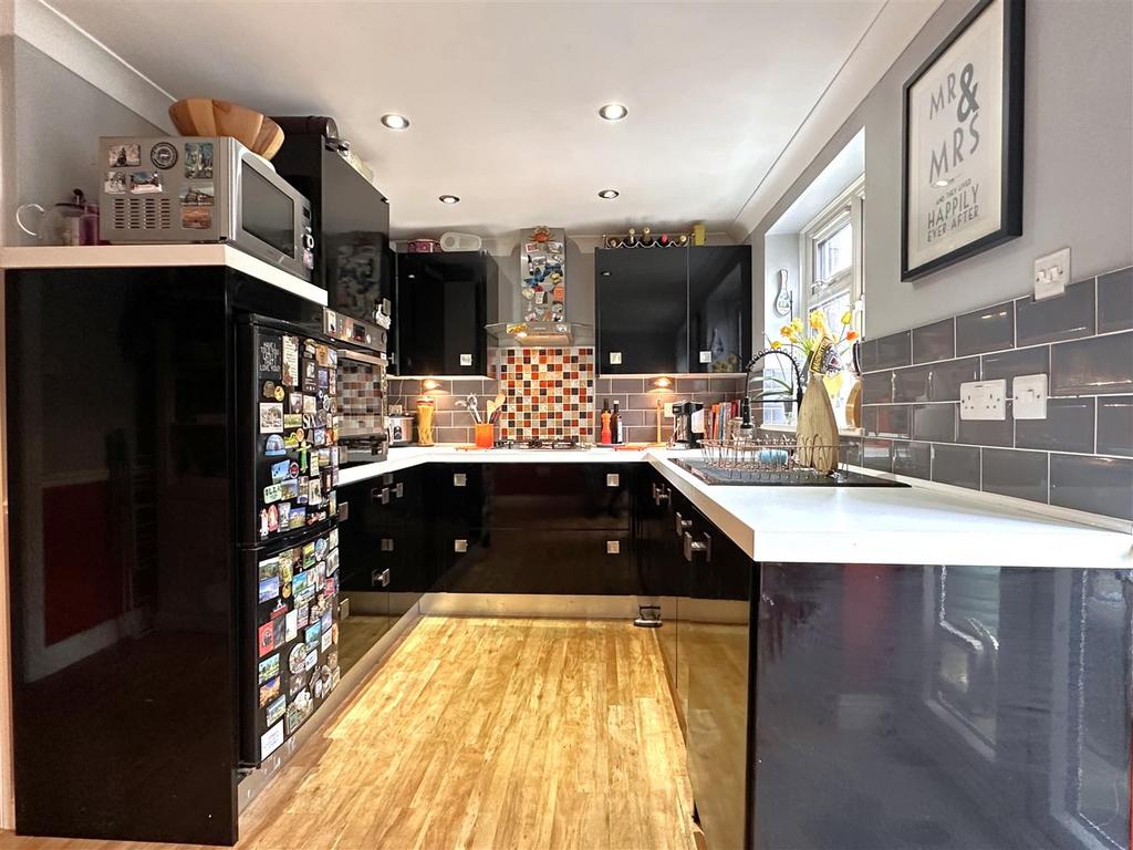 Stylish Contemporary Kitchen 922