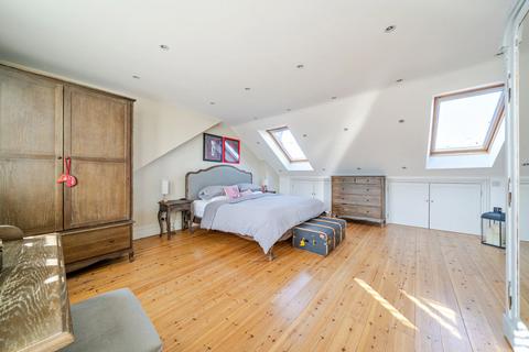 5 bedroom end of terrace house for sale, Greenvale Road, London SE9