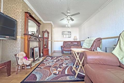 2 bedroom bungalow for sale, Foxyards Road, FOXYARDS, TIPTON, DY4 8AU