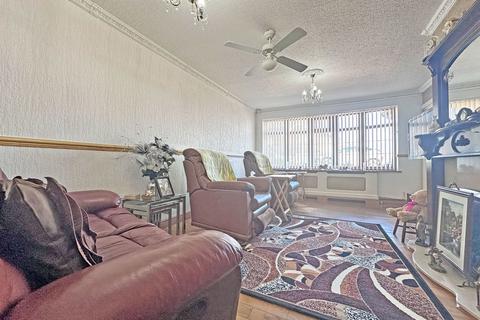 2 bedroom bungalow for sale, Foxyards Road, FOXYARDS, TIPTON, DY4 8AU