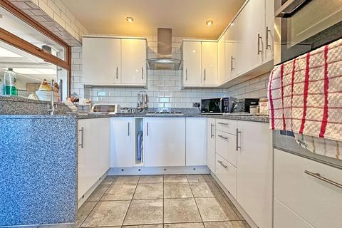 2 bedroom bungalow for sale, Foxyards Road, FOXYARDS, TIPTON, DY4 8AU