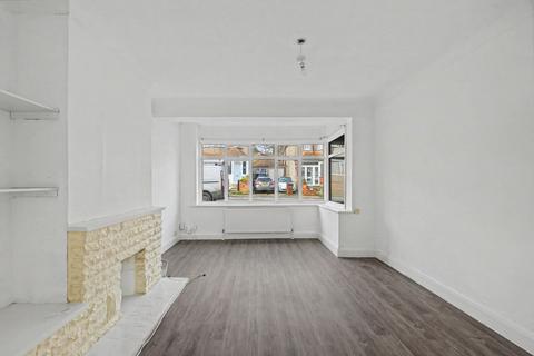 3 bedroom terraced house to rent, The Chase, Chatham