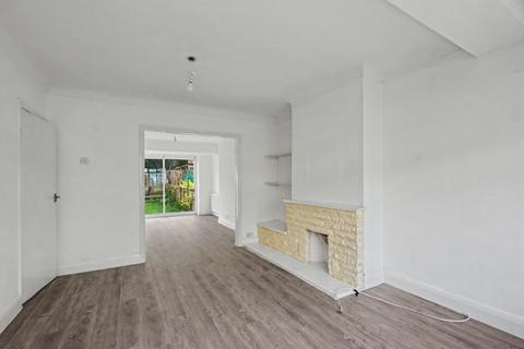 3 bedroom terraced house to rent, The Chase, Chatham