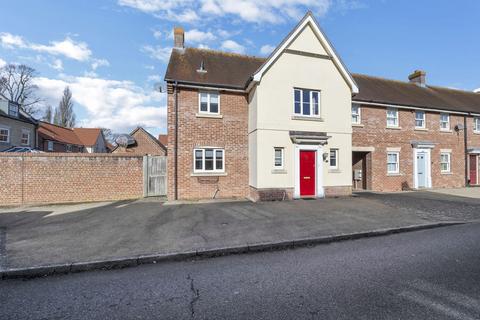 3 bedroom terraced house for sale, Fen Way, Bury St. Edmunds