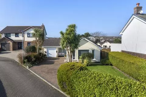3 bedroom detached bungalow for sale - Aanzicht 2
