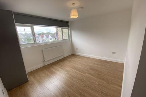 1 bedroom flat to rent, 15-17 The Broadway, London NW7