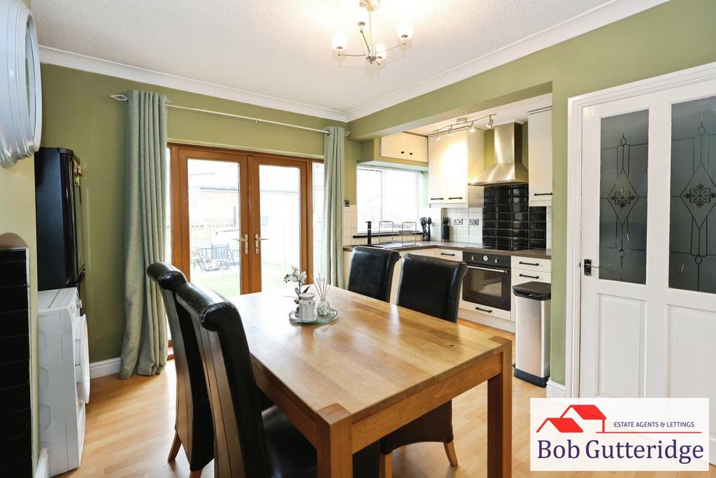 Fitted kitchen / dining room