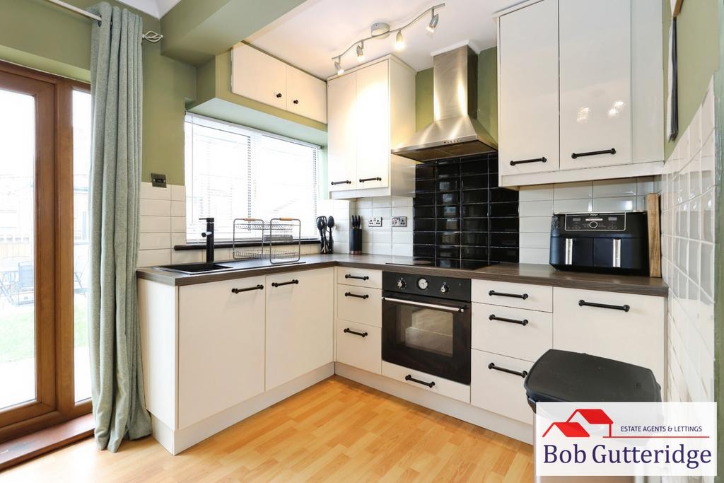 Fitted kitchen / dining room