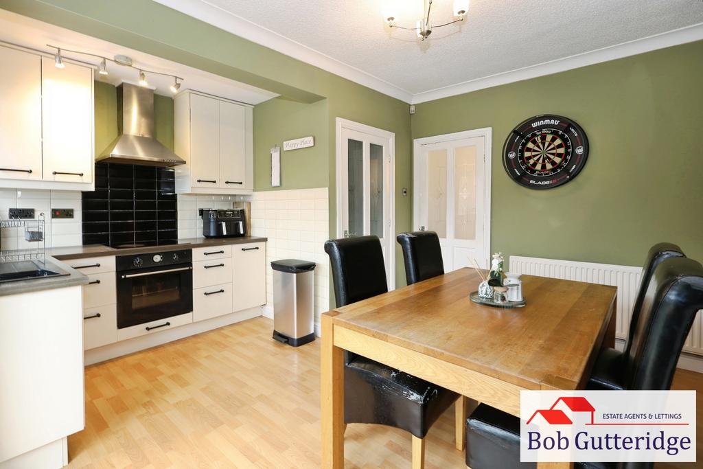 Fitted kitchen / dining room