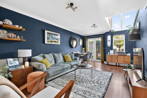 3 bedroom terraced house for sale, Albany Road, Hersham