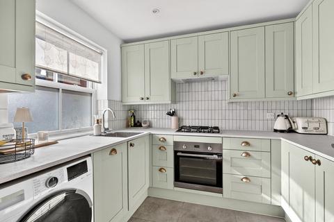 3 bedroom terraced house for sale, Albany Road, Hersham