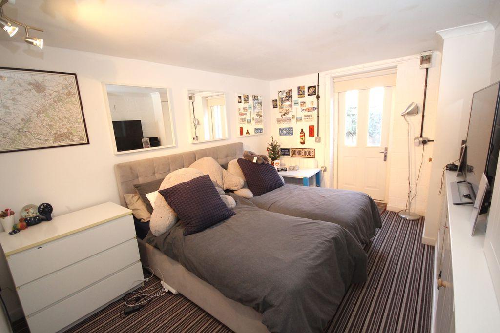 Bedroom 3 / Study