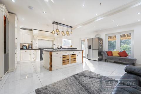 4 bedroom detached house for sale, Briton Hill Road, Sanderstead, Surrey