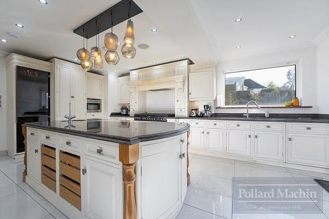 4 bedroom detached house for sale, Briton Hill Road, Sanderstead, Surrey