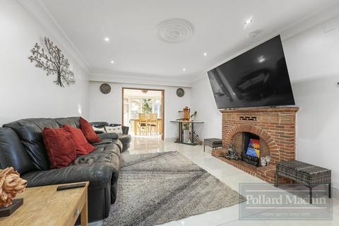 4 bedroom detached house for sale, Briton Hill Road, Sanderstead, Surrey