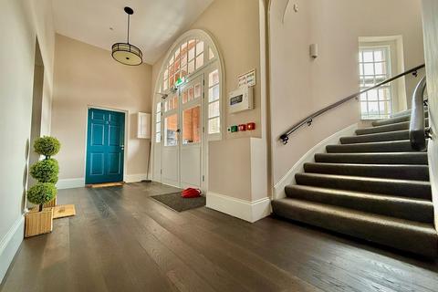 undefined, Apsley Road, Mutley, Plymouth.  Exquisite Interior 2 bedoom Ground floor apartment with Parking