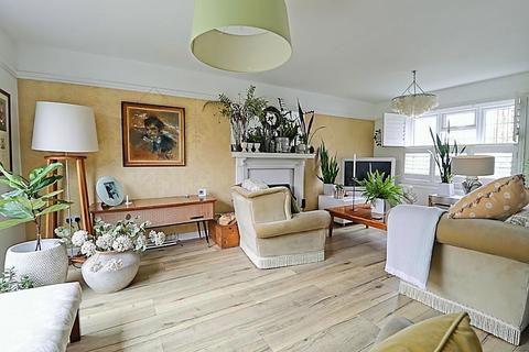 4 bedroom detached house for sale, Maurice Road, Canvey Island