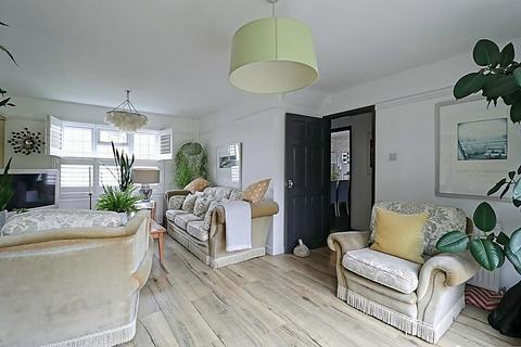 4 bedroom detached house for sale, Maurice Road, Canvey Island