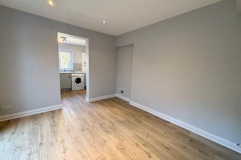 2 bedroom ground floor flat to rent, Washington Road, Worcester Park
