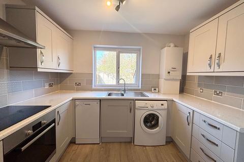 2 bedroom ground floor flat to rent, Washington Road, Worcester Park