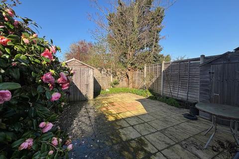 2 bedroom ground floor flat to rent, Washington Road, Worcester Park