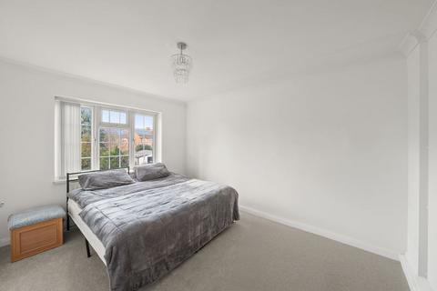 4 bedroom semi-detached house for sale, Kingshill Avenue, Northolt