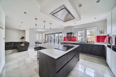 6 bedroom semi-detached house for sale, Pinner Park Avenue, Harrow