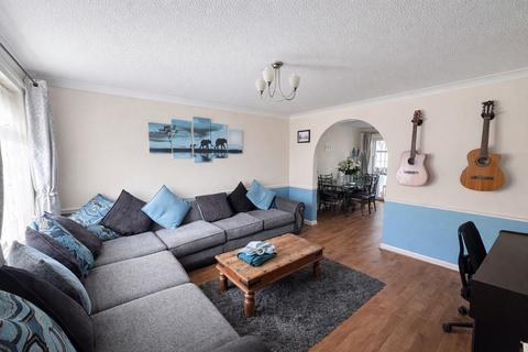 3 bedroom semi-detached house to rent, Durweston Close, Bournemouth