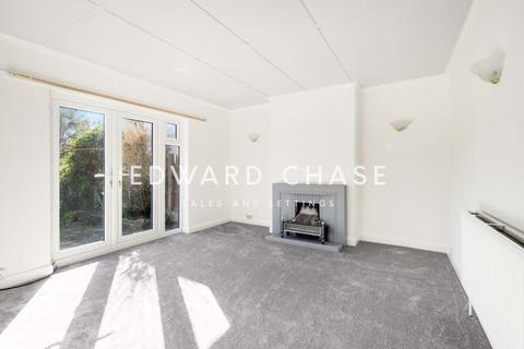 3 bedroom bungalow to rent - Berkeley Avenue, Ilford