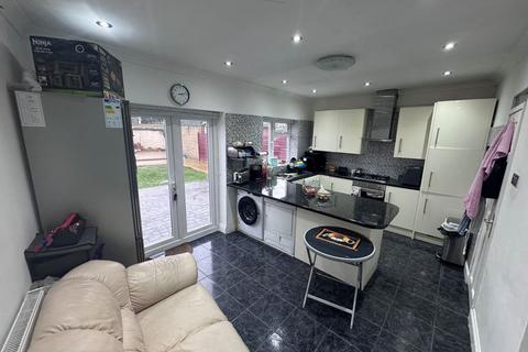 3 bedroom semi-detached house for sale, Hogarth Gardens, Heston, Hounslow