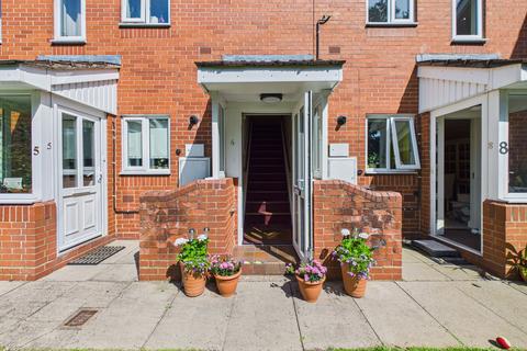 2 bedroom flat for sale, Rushers Close, Pershore, WR10