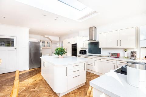 4 bedroom property for sale, Harting Road, Iford