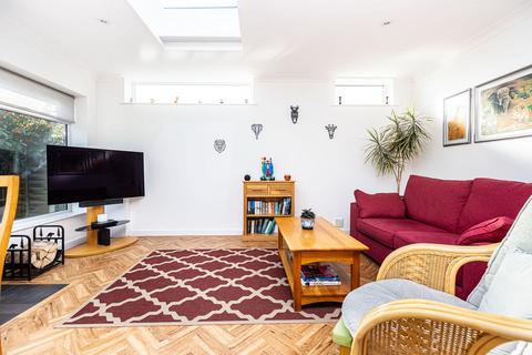 4 bedroom property for sale, Harting Road, Iford