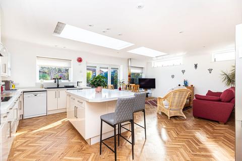 4 bedroom property for sale, Harting Road, Iford