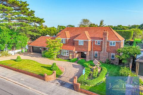 5 bedroom detached house for sale, Herbert Road, Emerson Park RM11