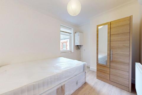 2 bedroom apartment to rent, Connaught Road, Cardiff CF24