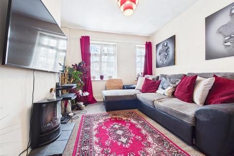 3 bedroom apartment to rent, Uxbridge Road, Uxbridge UB10