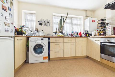 3 bedroom apartment to rent, Uxbridge Road, Uxbridge UB10