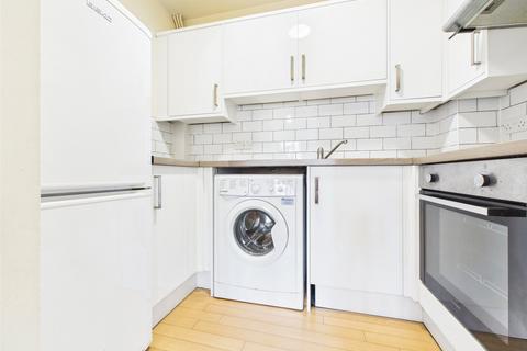 2 bedroom apartment to rent, Osprey Close, West Drayton UB7